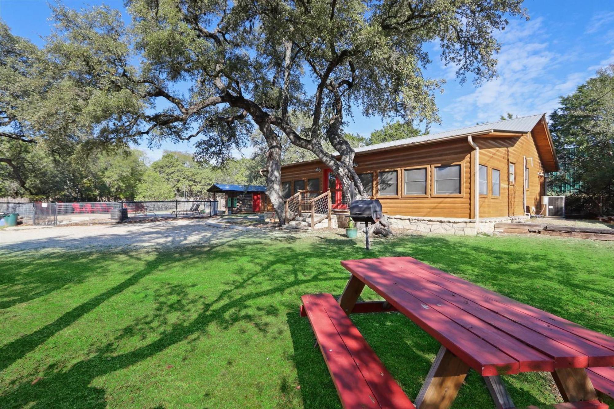 Wimberley Log Cabins Resort And Suites- Reunion Cabin Exterior photo