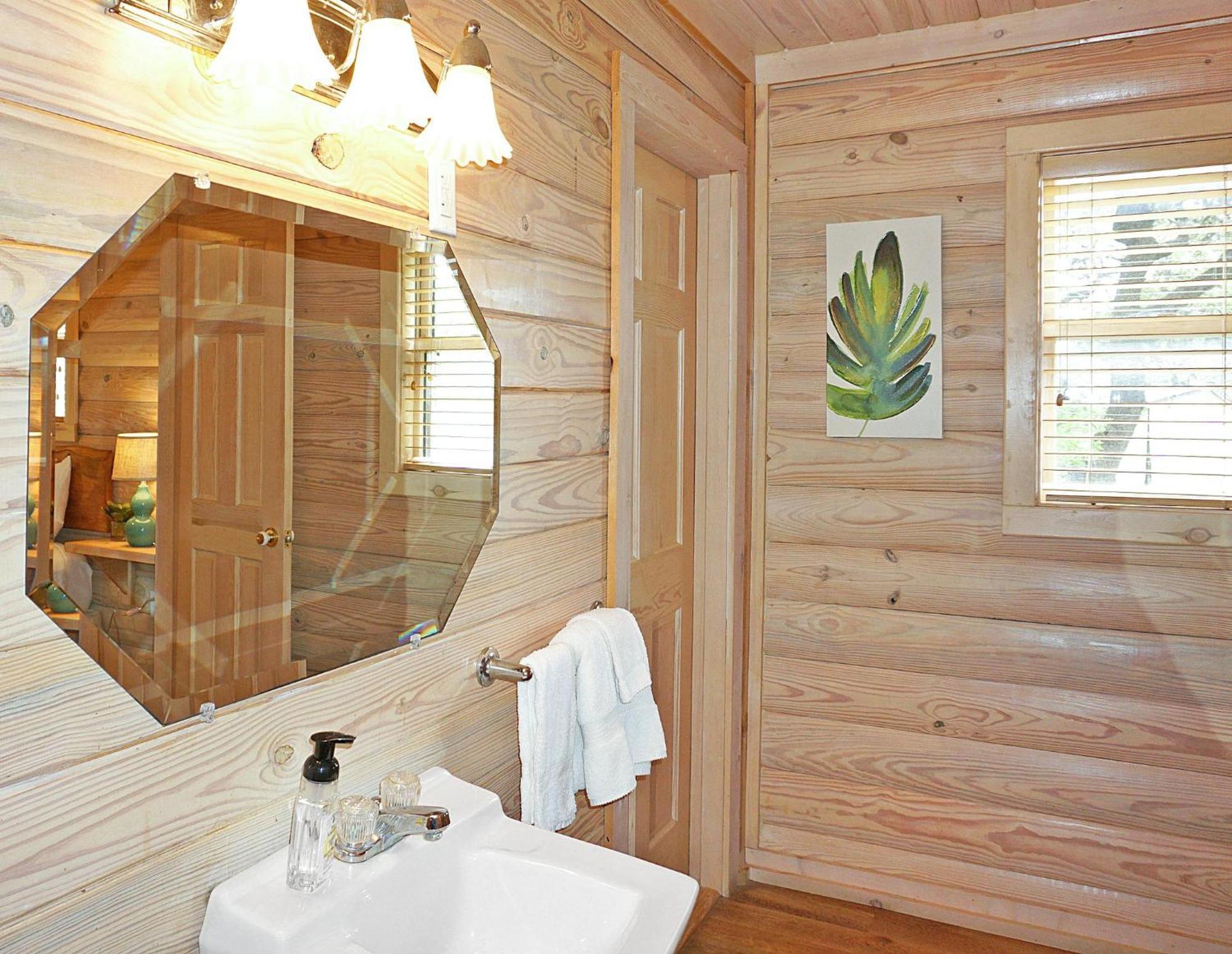Wimberley Log Cabins Resort And Suites- Reunion Cabin Exterior photo